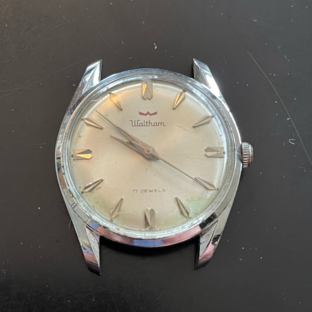 Waltham 17 Jewels Shock Resistant Swiss Watch Beautiful Vintage Silver